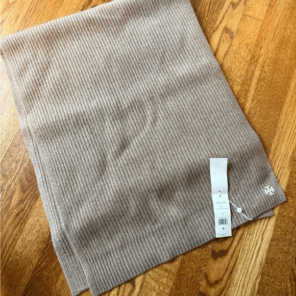Tory Burch Ribbed Cashmere Oversized Scarf - Picture 6 of 12